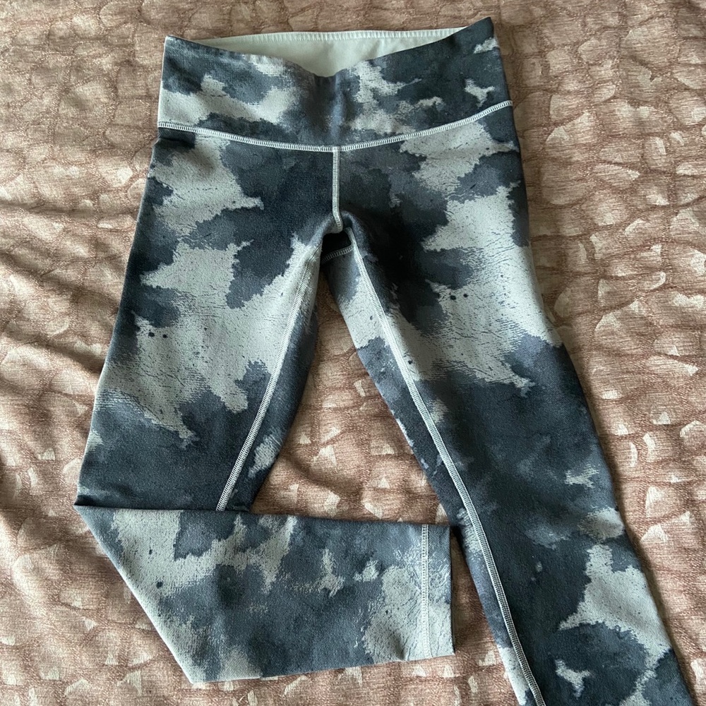 LULULEMON Cloud Print Leggings
